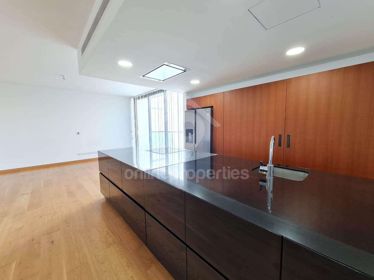 To change image, hover mouse over thumbnails below