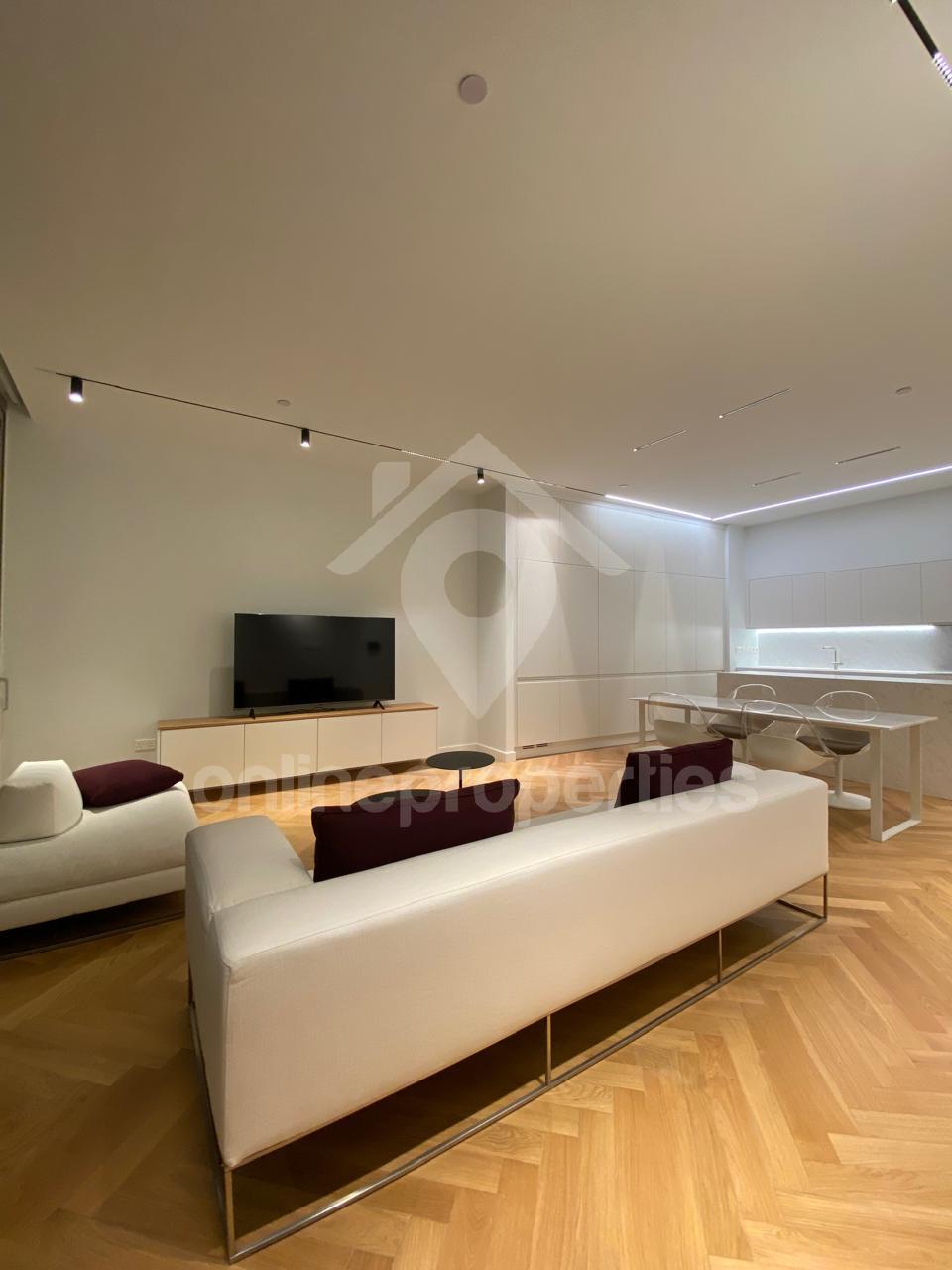 To change image, hover mouse over thumbnails below