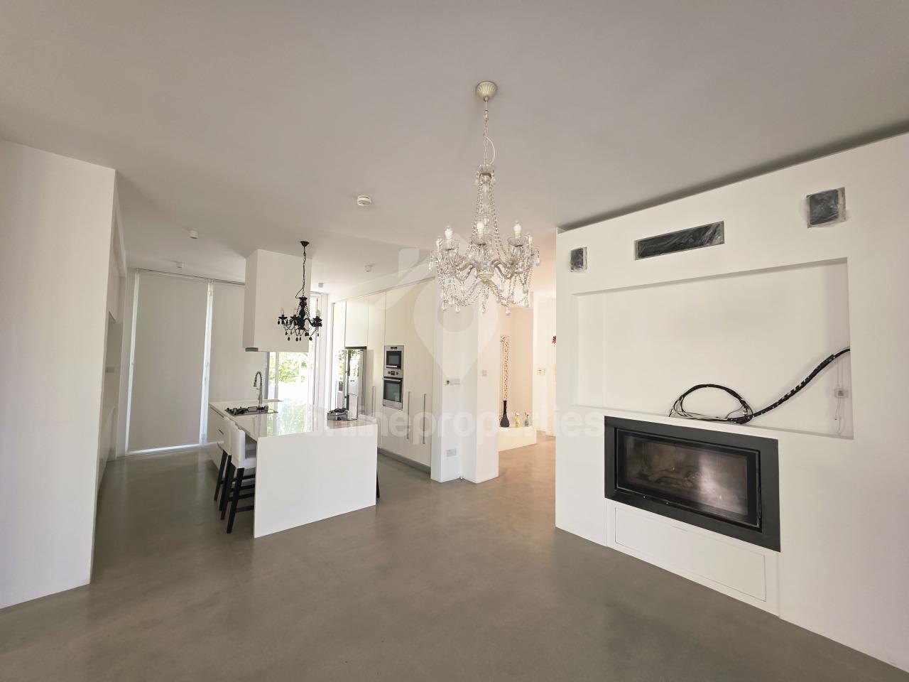 To change image, hover mouse over thumbnails below