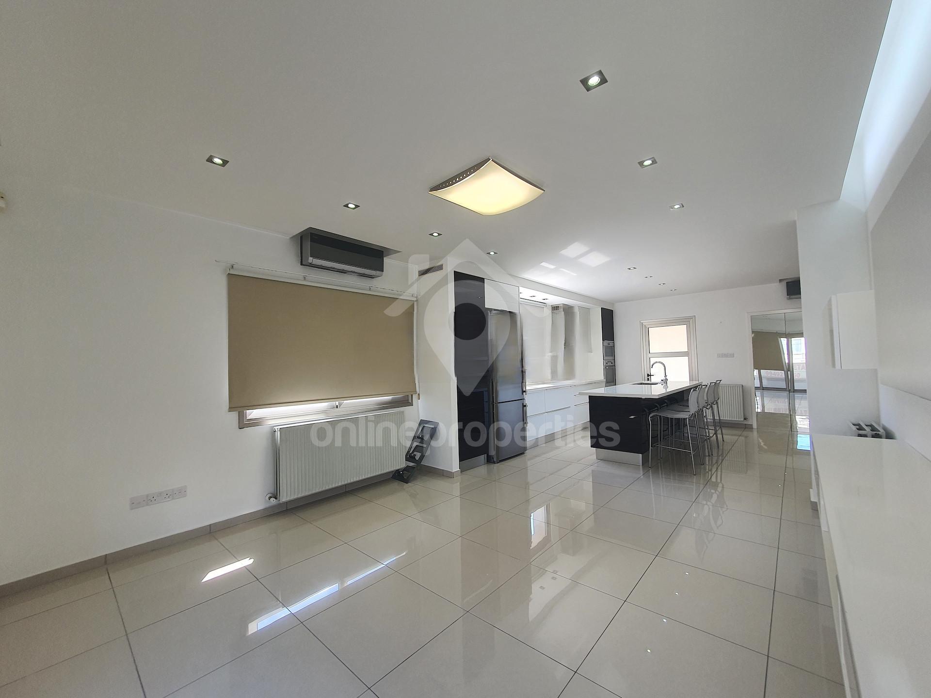 To change image, hover mouse over thumbnails below