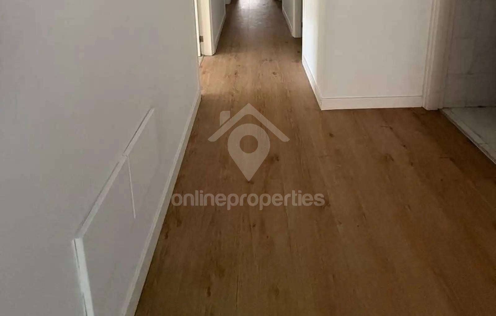 To change image, hover mouse over thumbnails below