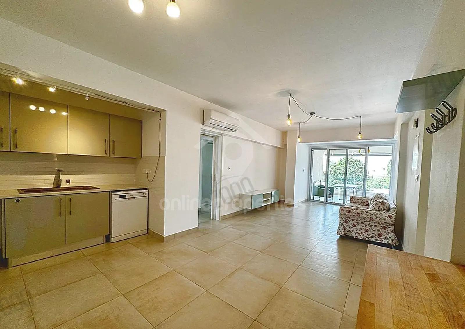 To change image, hover mouse over thumbnails below