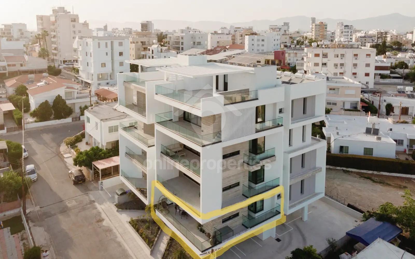 To change image, hover mouse over thumbnails below