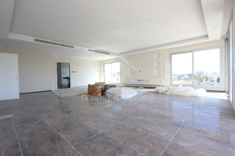 Luxurious 4bed apartment with pool