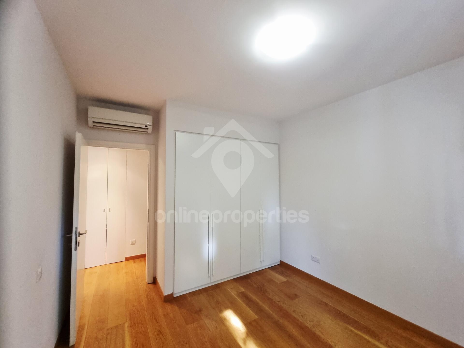 To change image, hover mouse over thumbnails below