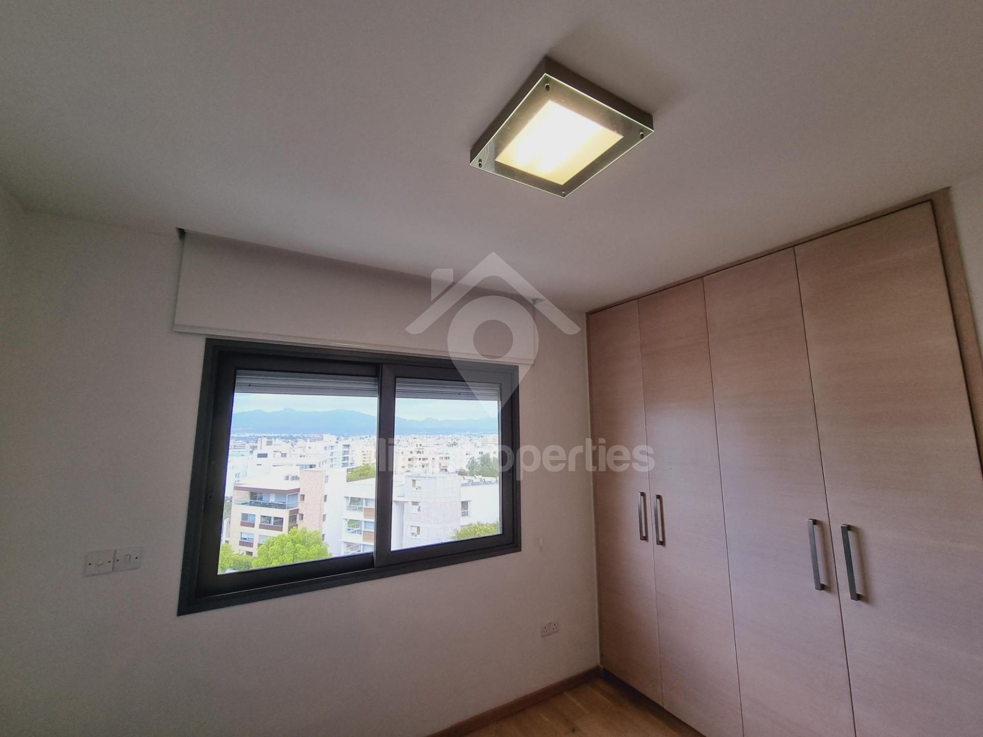 To change image, hover mouse over thumbnails below