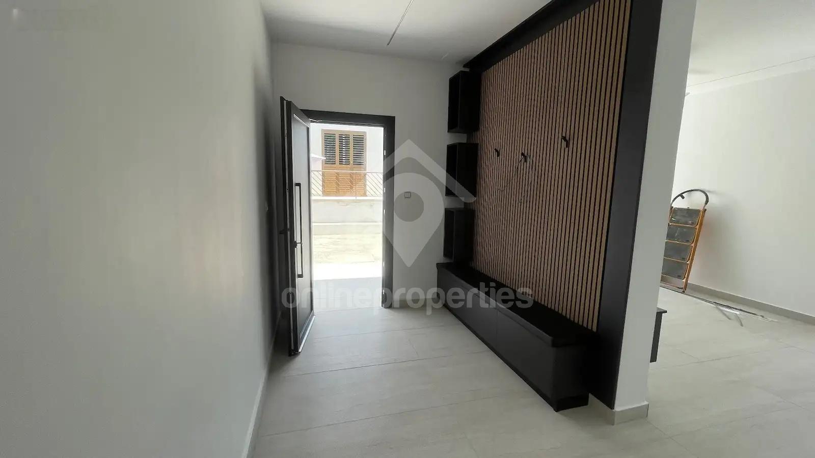 To change image, hover mouse over thumbnails below