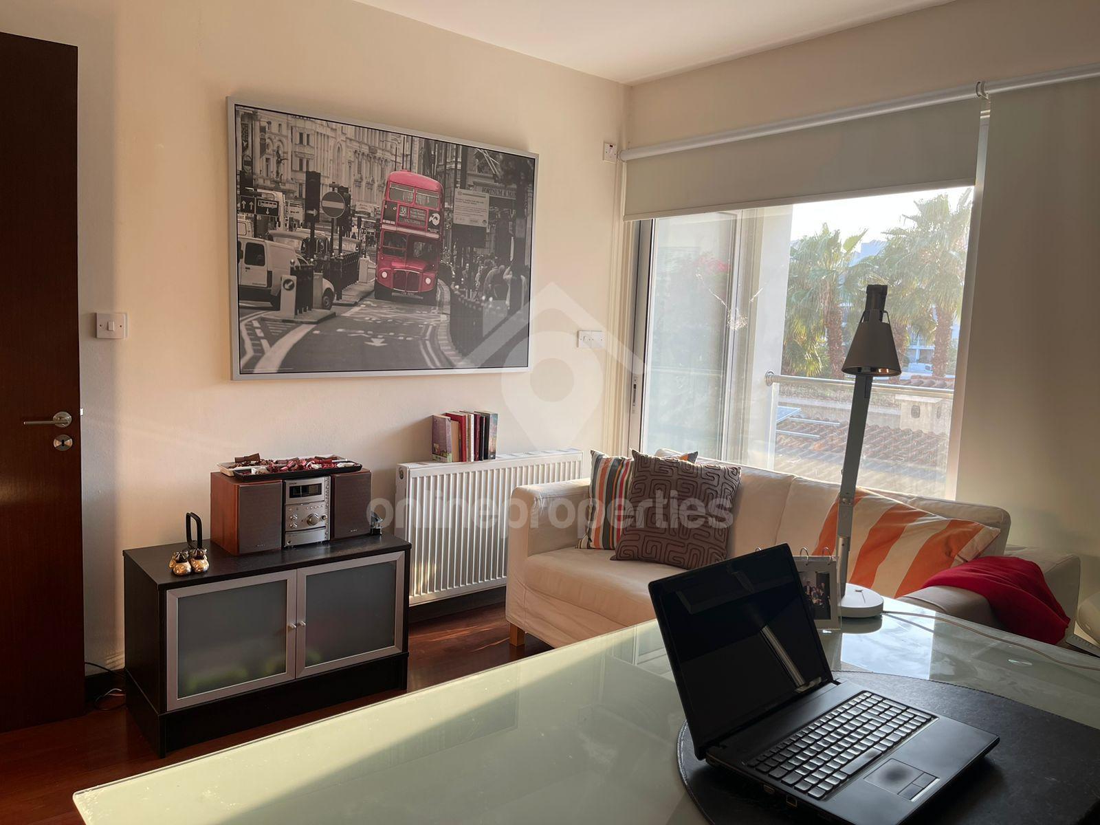 To change image, hover mouse over thumbnails below