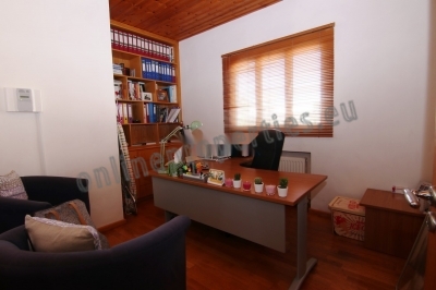 To change image, hover mouse over thumbnails below