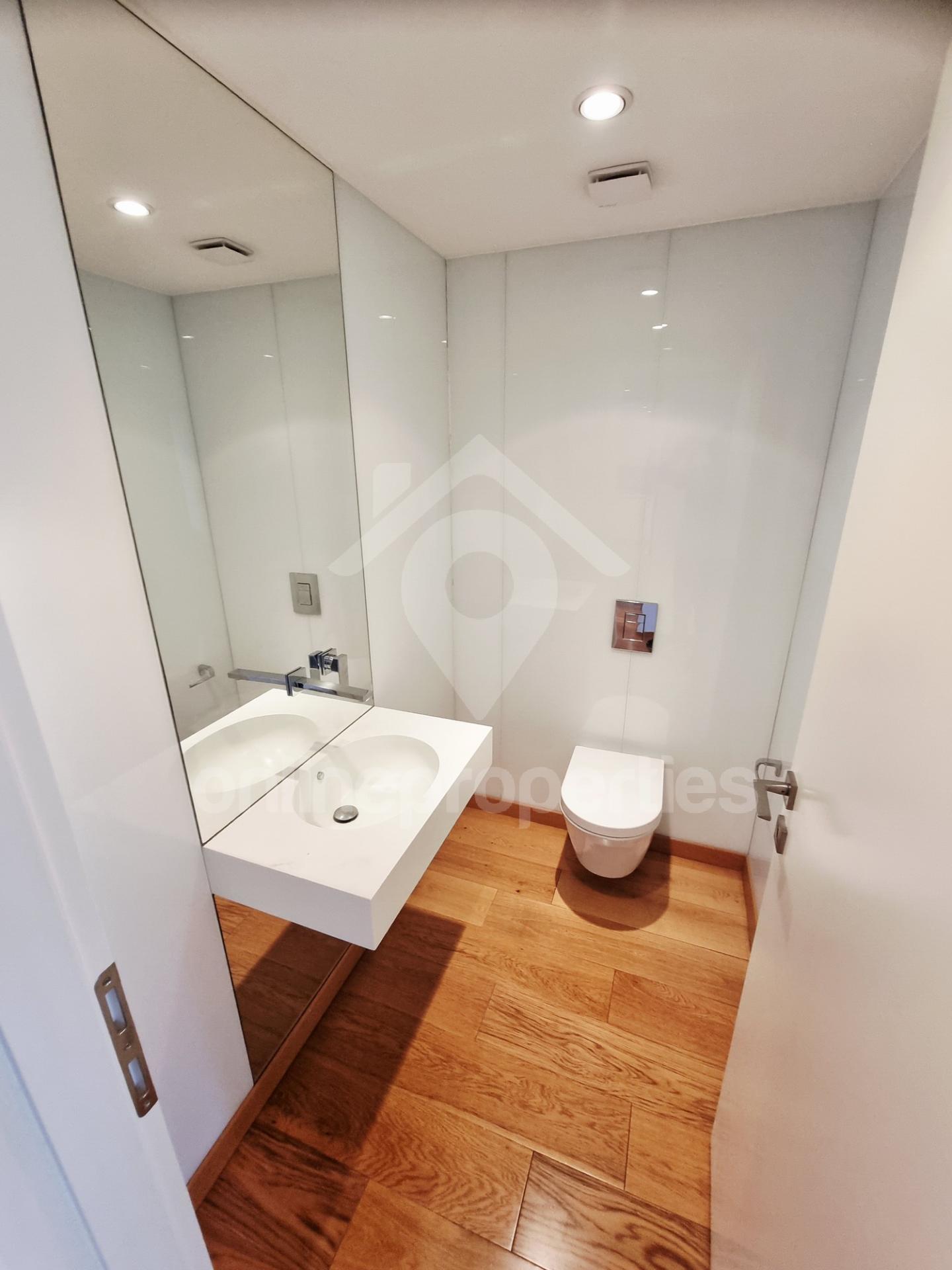 To change image, hover mouse over thumbnails below