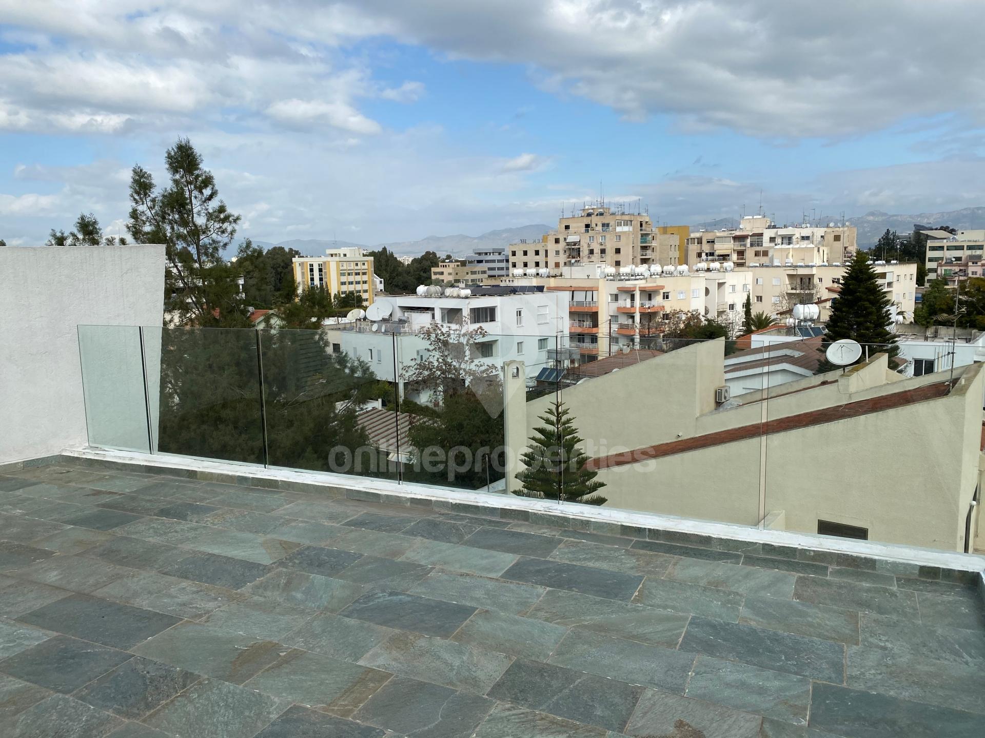 To change image, hover mouse over thumbnails below