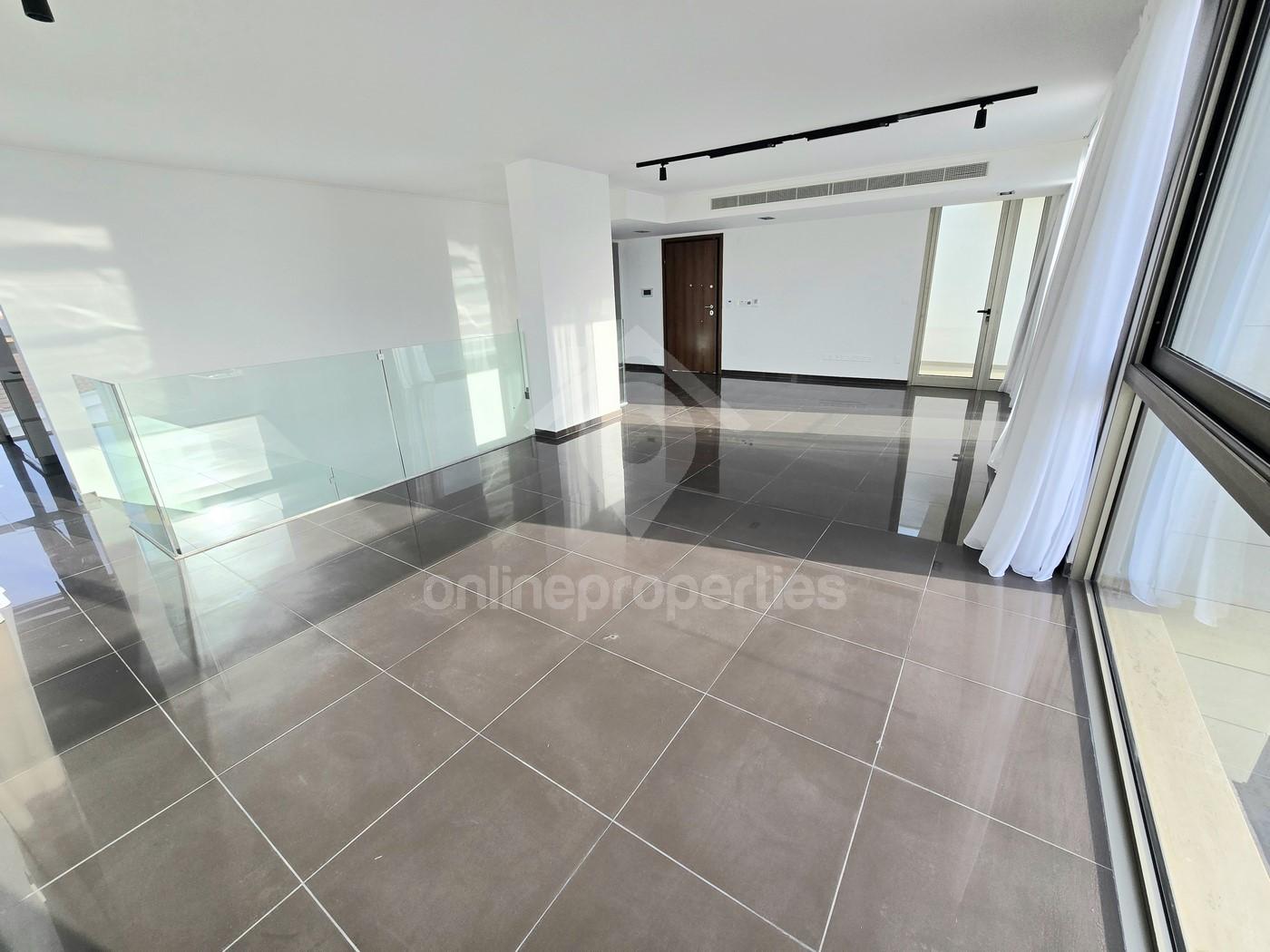 To change image, hover mouse over thumbnails below