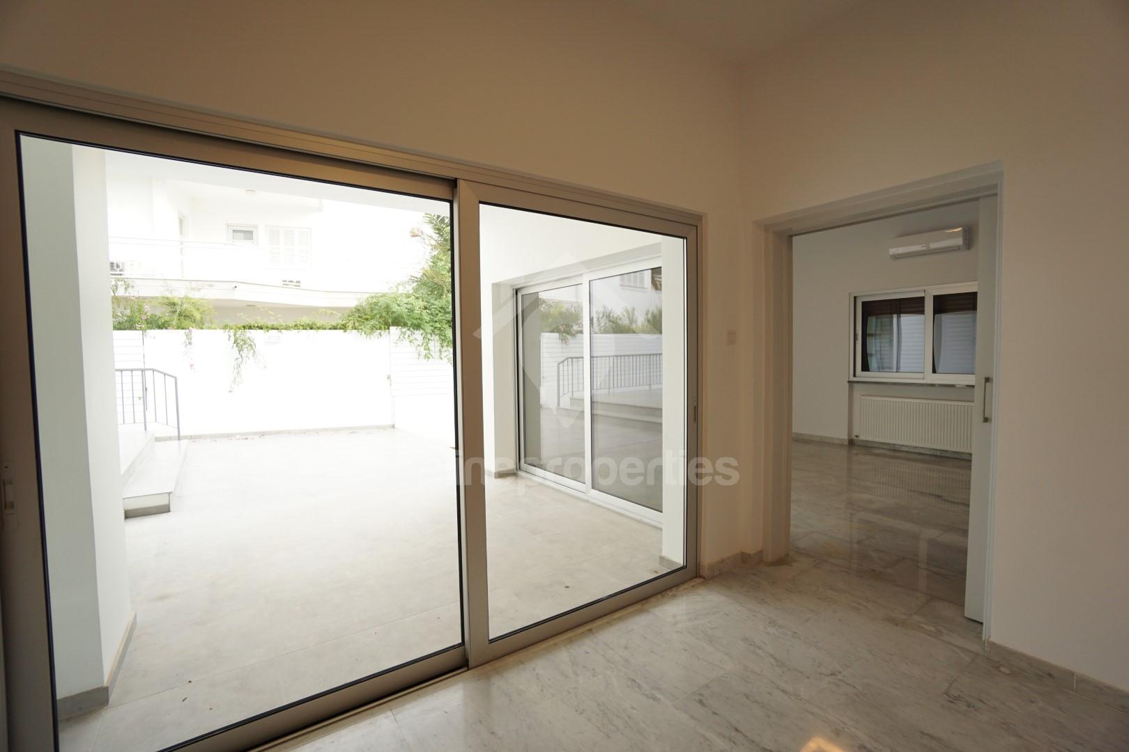 To change image, hover mouse over thumbnails below