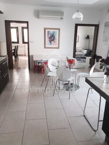 To change image, hover mouse over thumbnails below