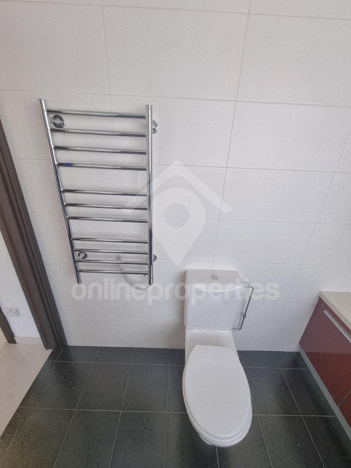 To change image, hover mouse over thumbnails below