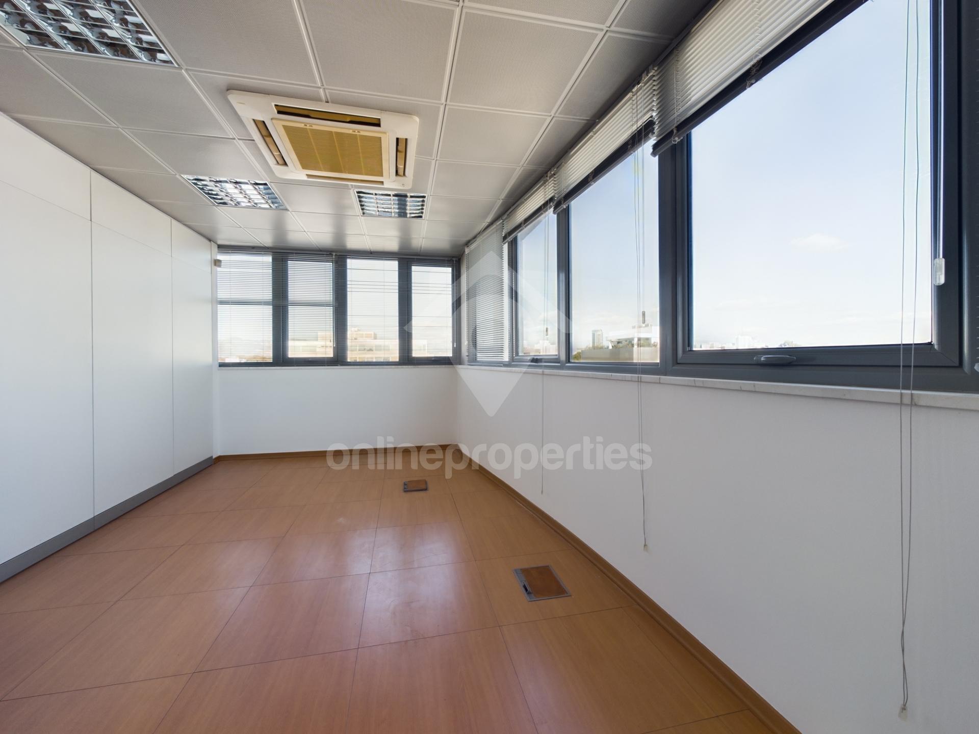 To change image, hover mouse over thumbnails below