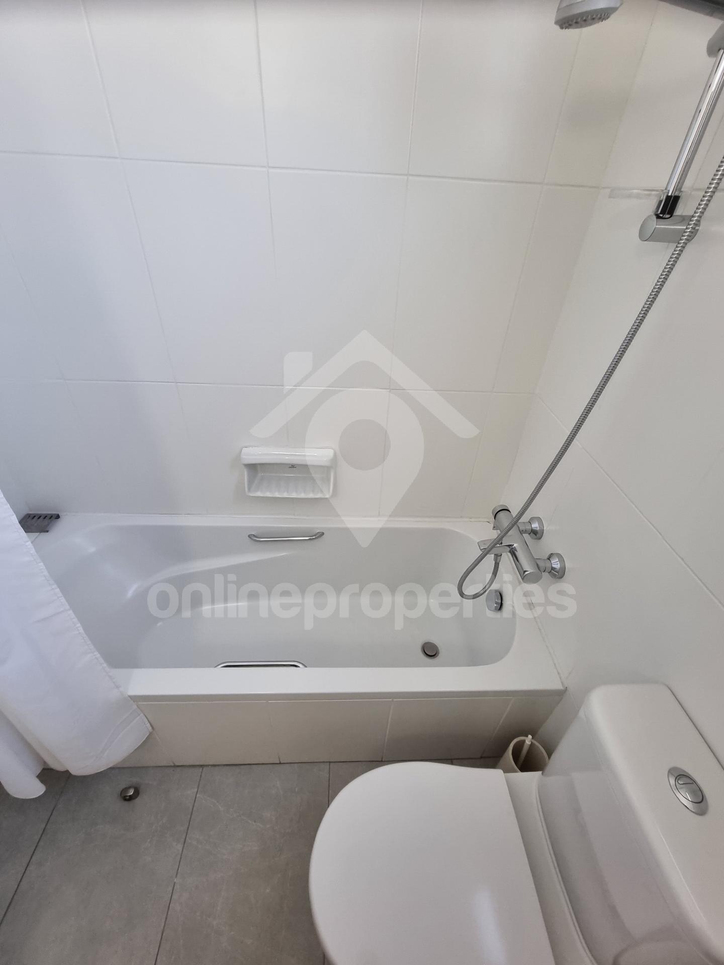 To change image, hover mouse over thumbnails below