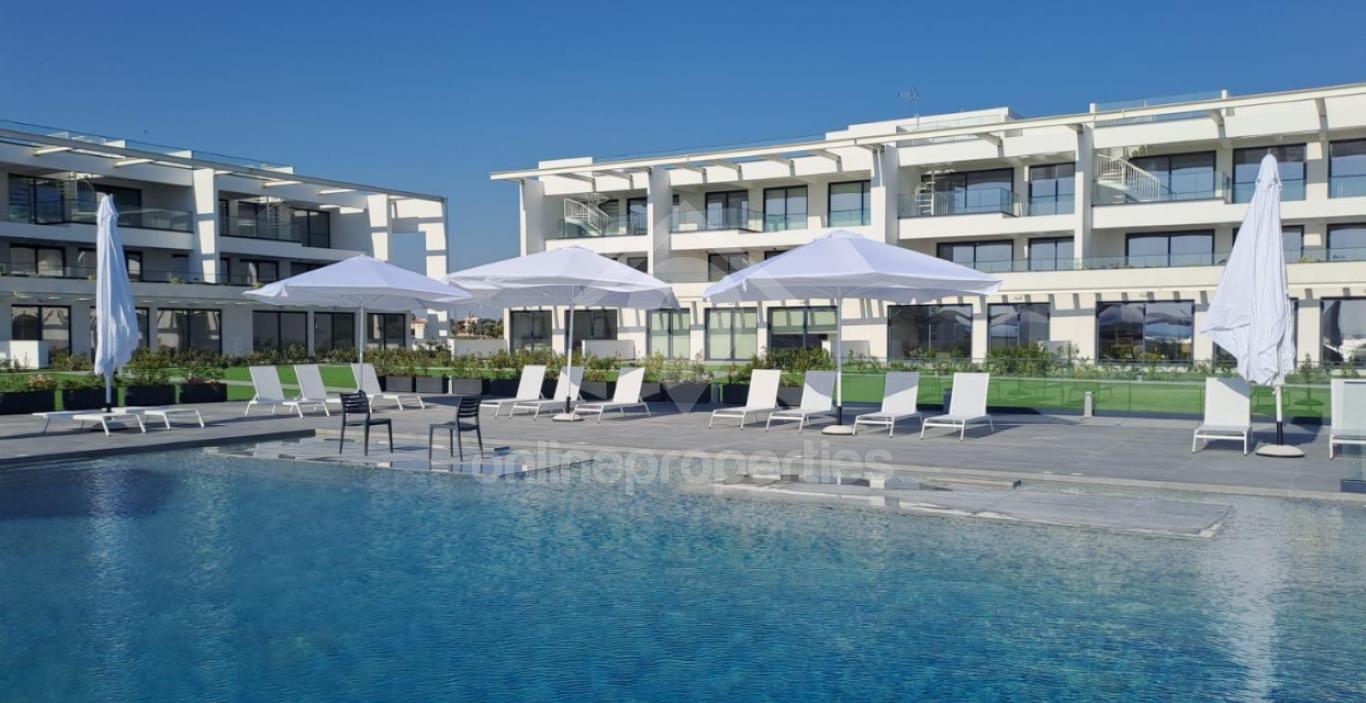 To change image, hover mouse over thumbnails below