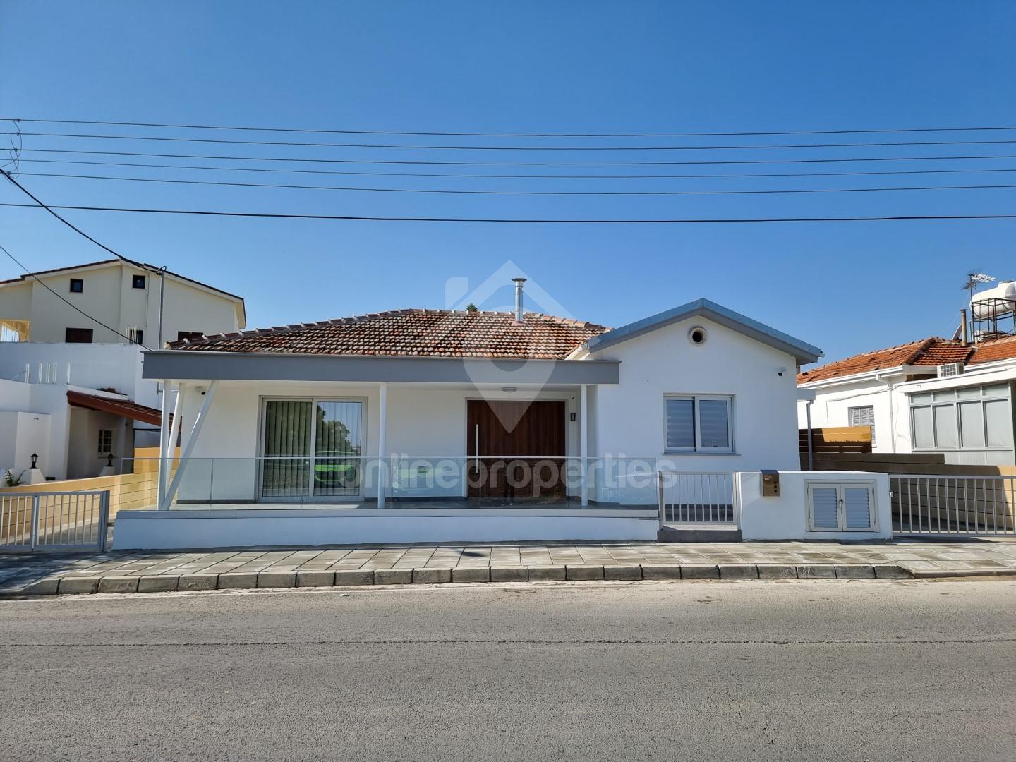 To change image, hover mouse over thumbnails below