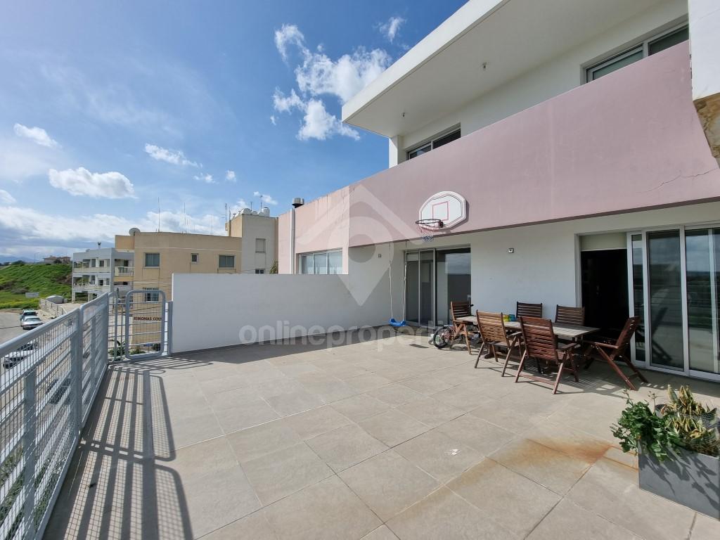 To change image, hover mouse over thumbnails below