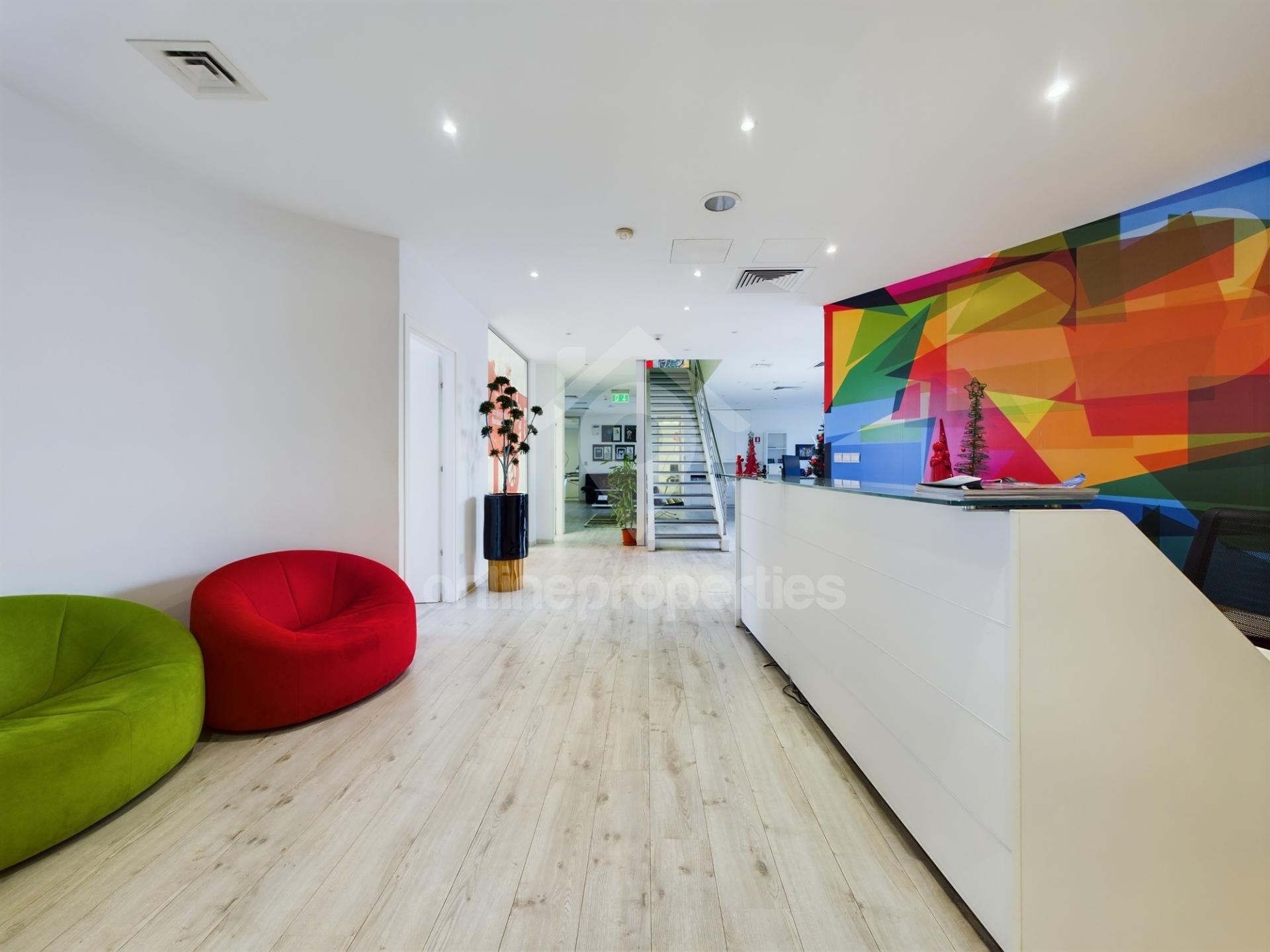 To change image, hover mouse over thumbnails below