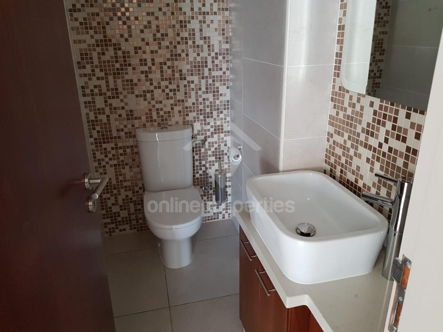 To change image, hover mouse over thumbnails below