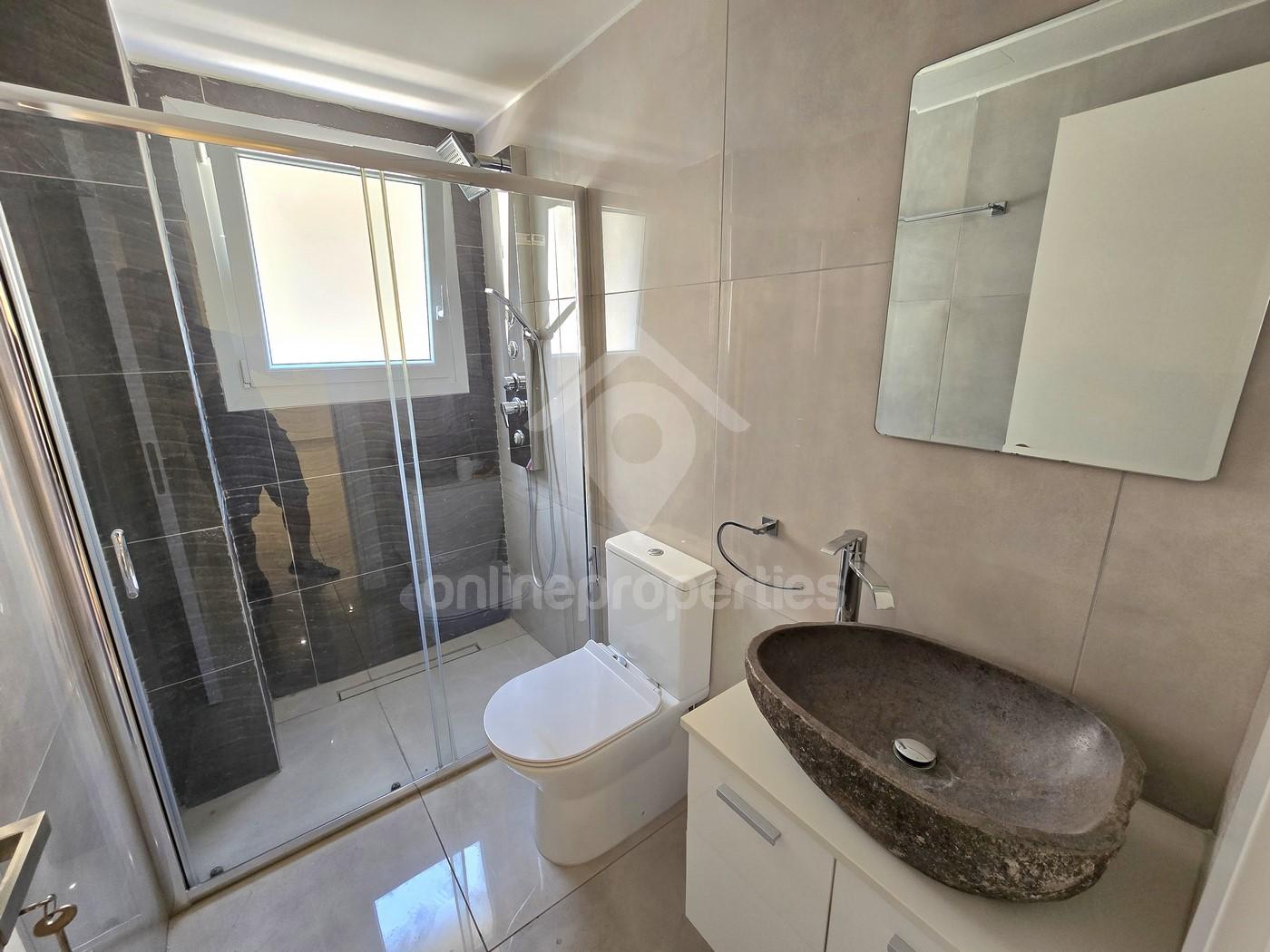 To change image, hover mouse over thumbnails below