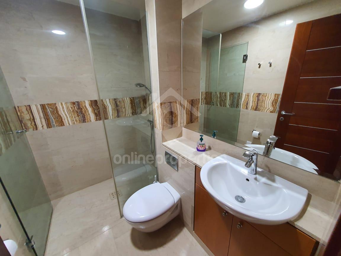 To change image, hover mouse over thumbnails below