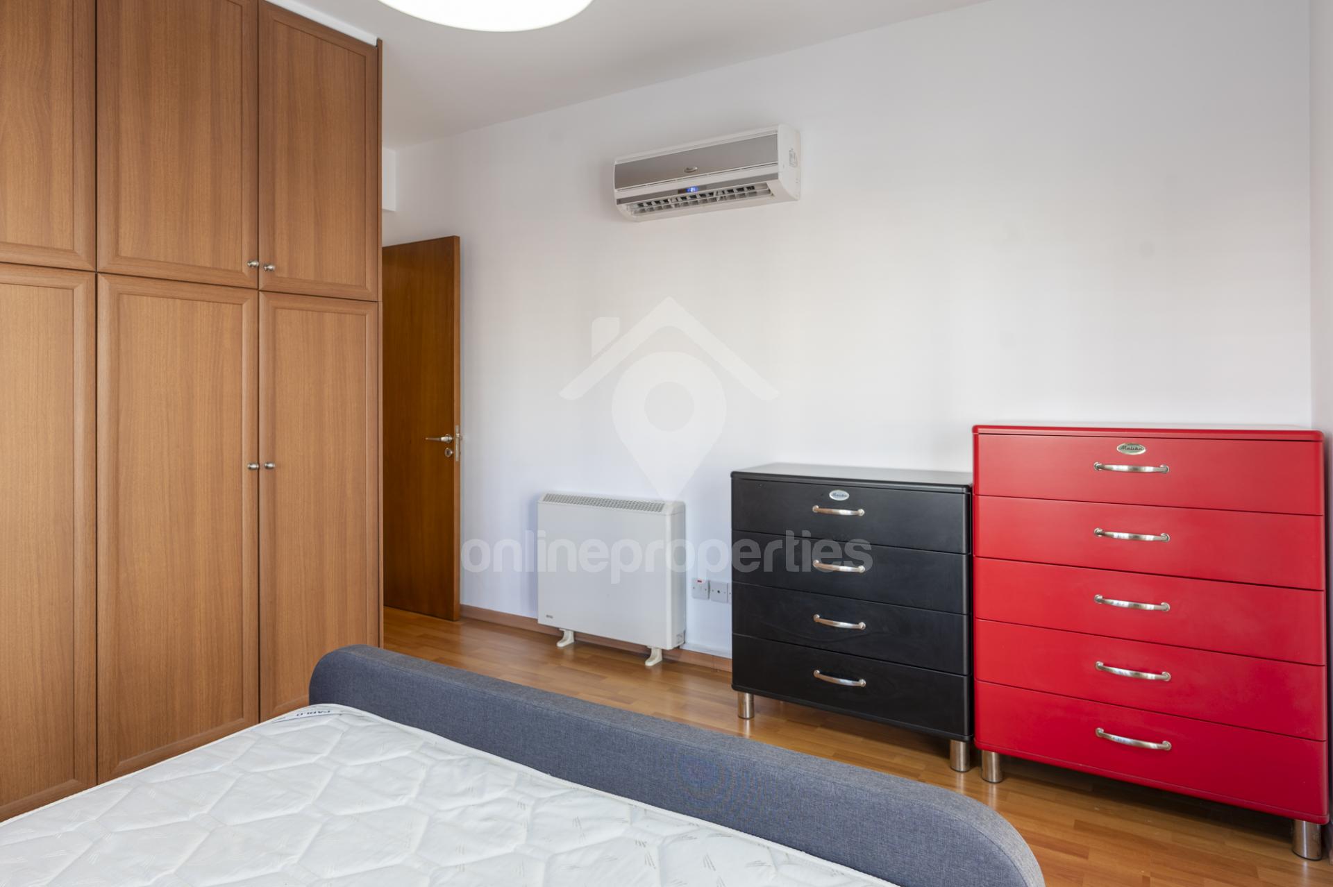 To change image, hover mouse over thumbnails below