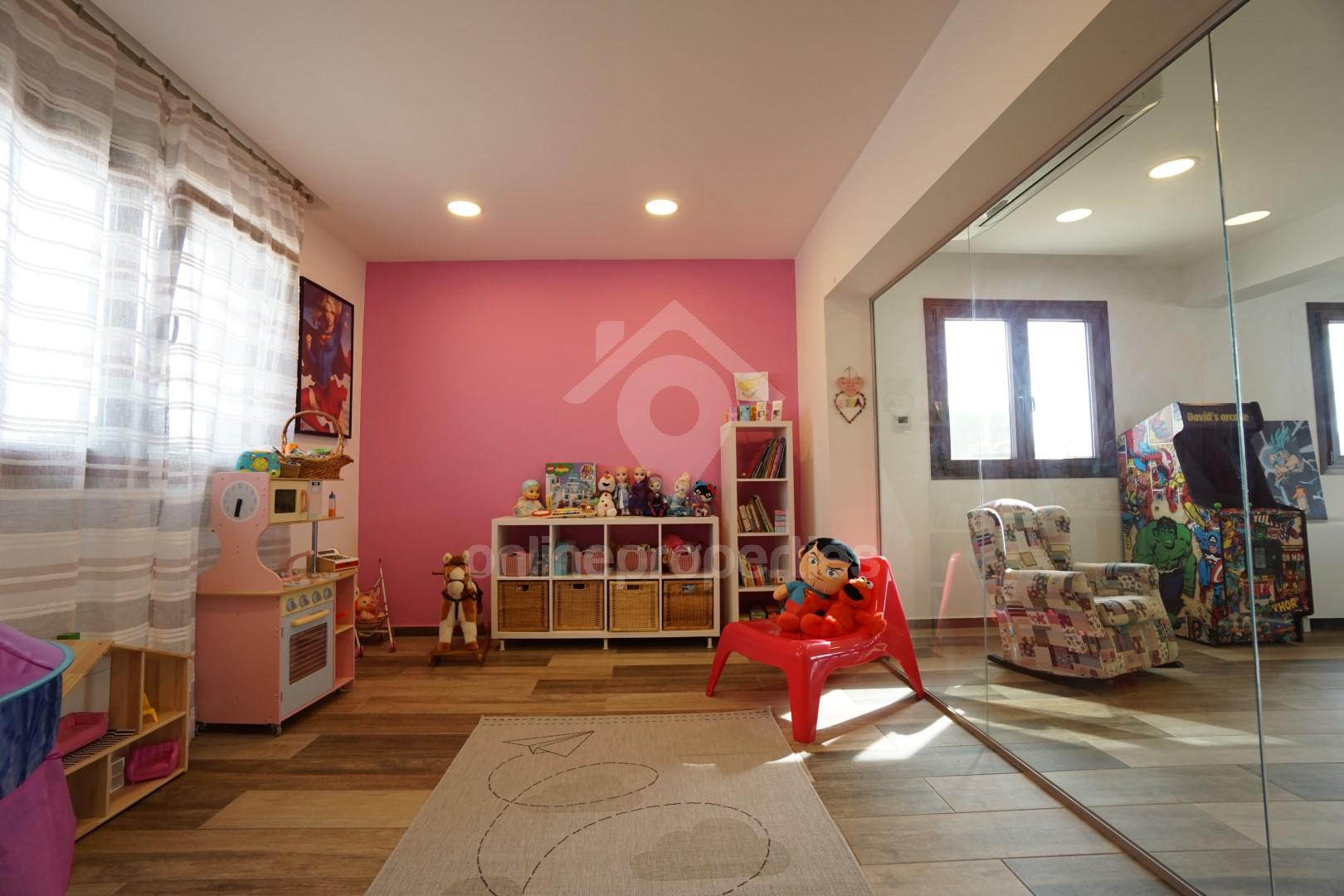 To change image, hover mouse over thumbnails below