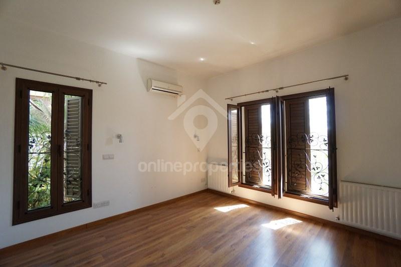 To change image, hover mouse over thumbnails below