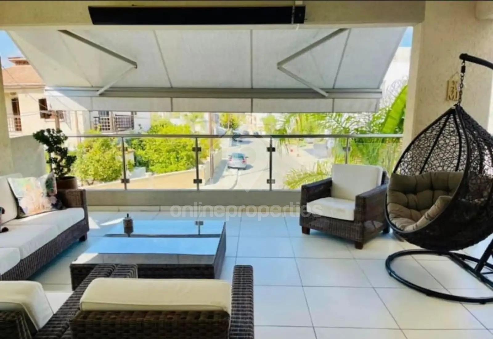 To change image, hover mouse over thumbnails below