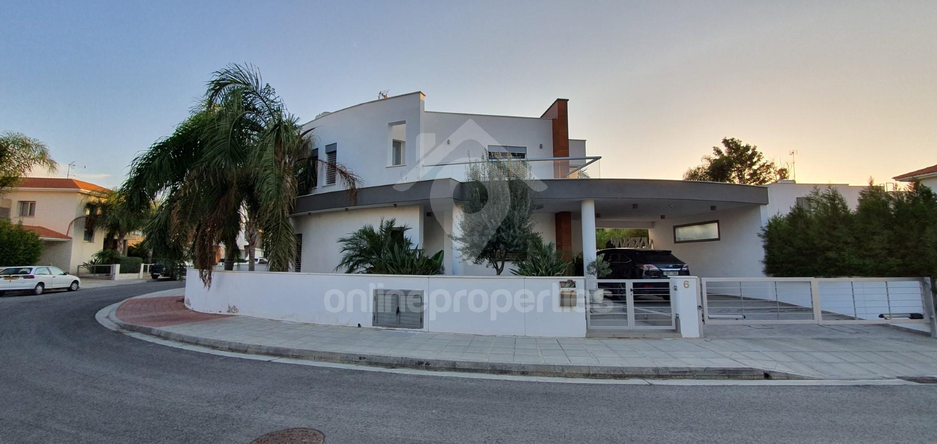 To change image, hover mouse over thumbnails below