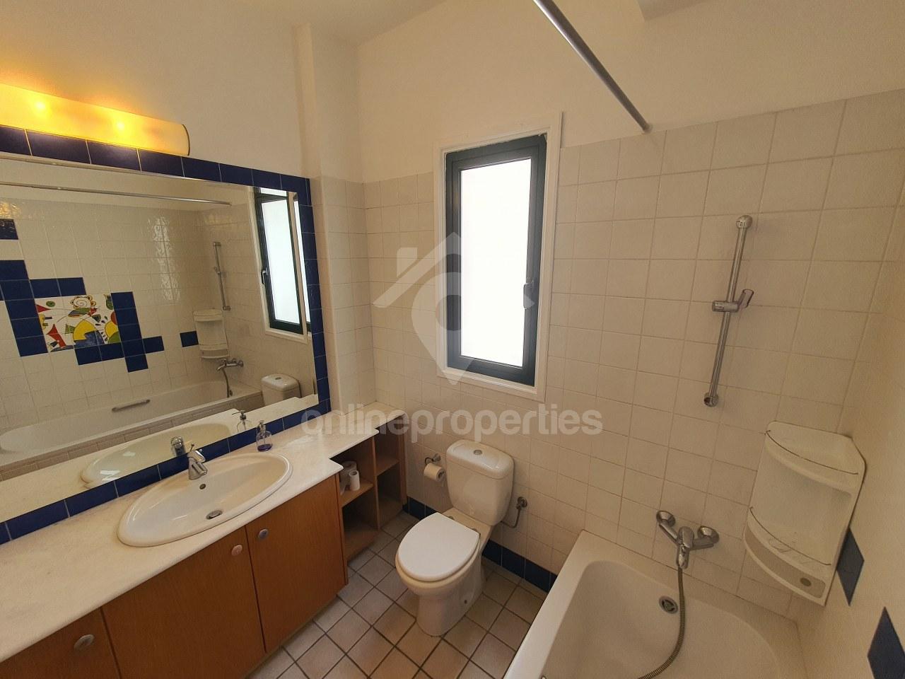 To change image, hover mouse over thumbnails below