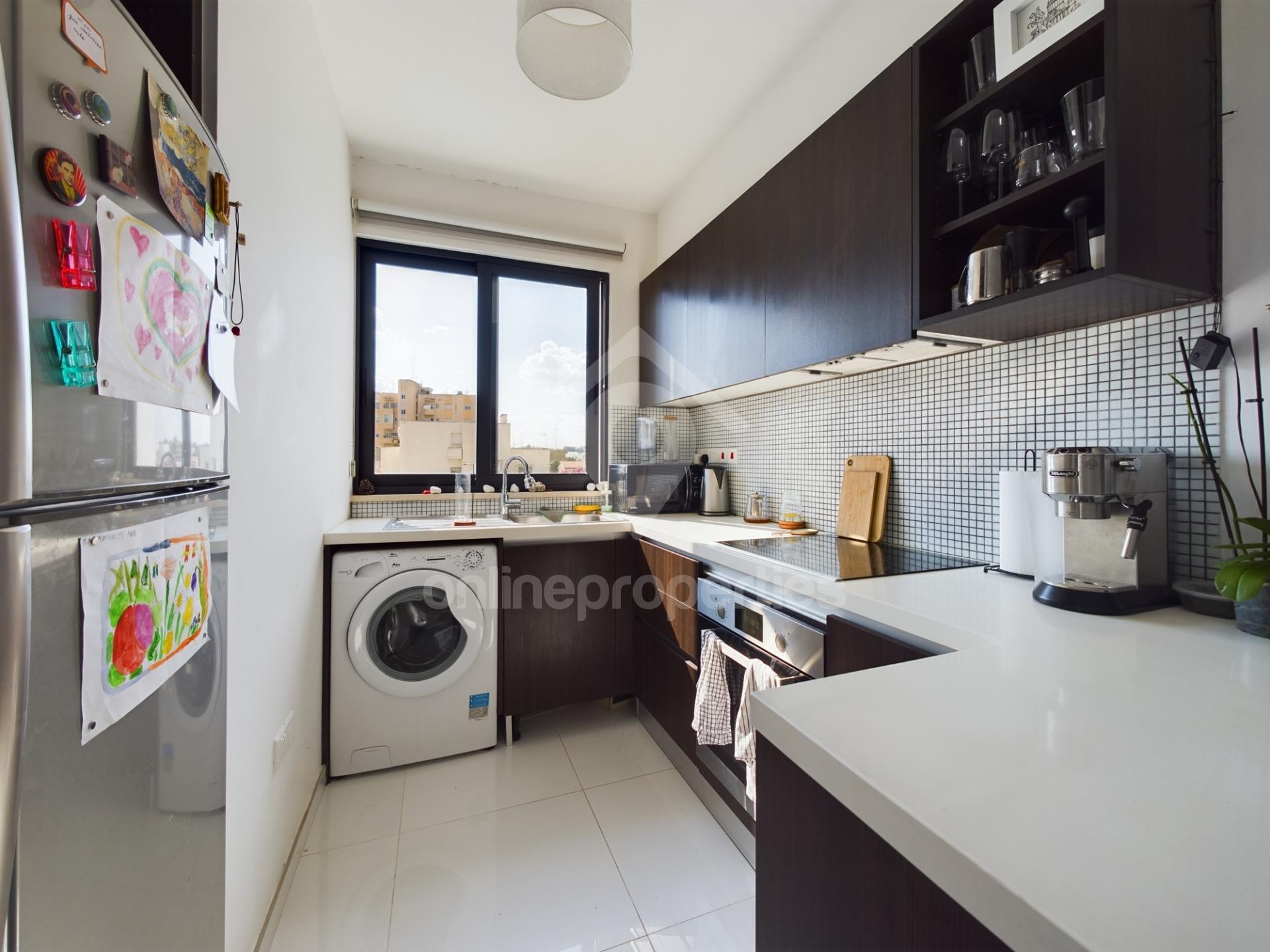 To change image, hover mouse over thumbnails below