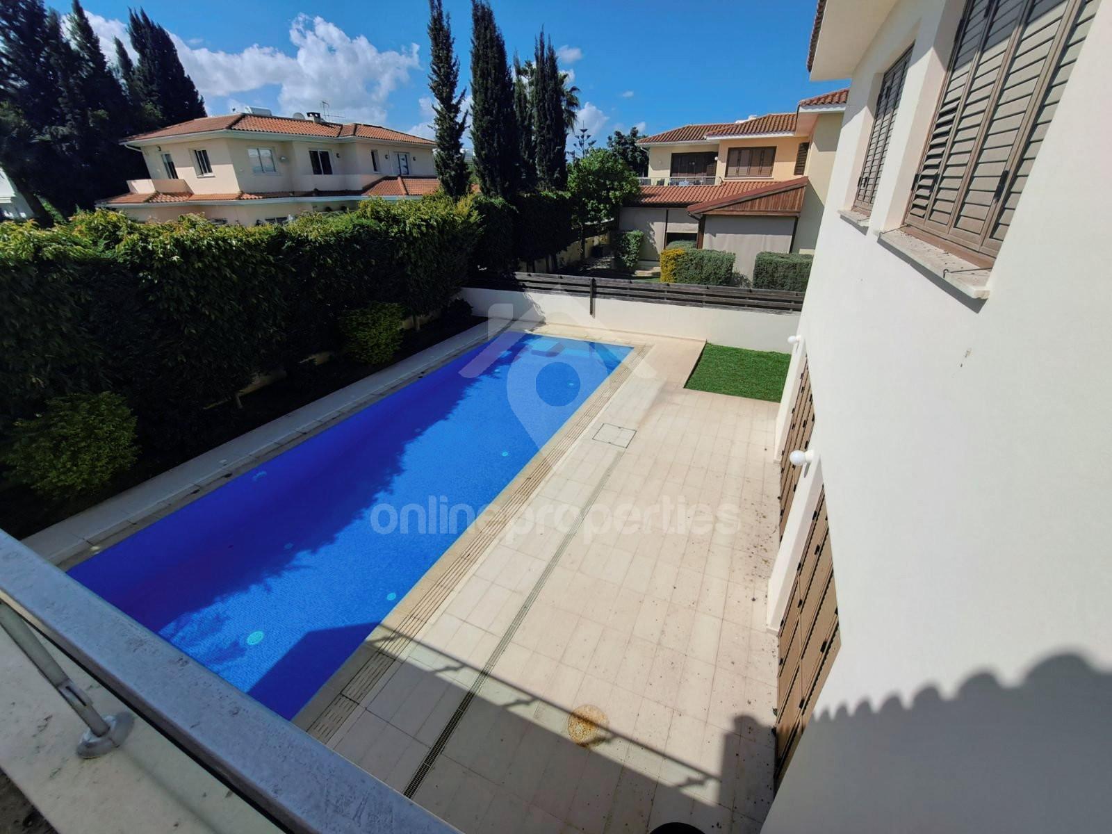 To change image, hover mouse over thumbnails below