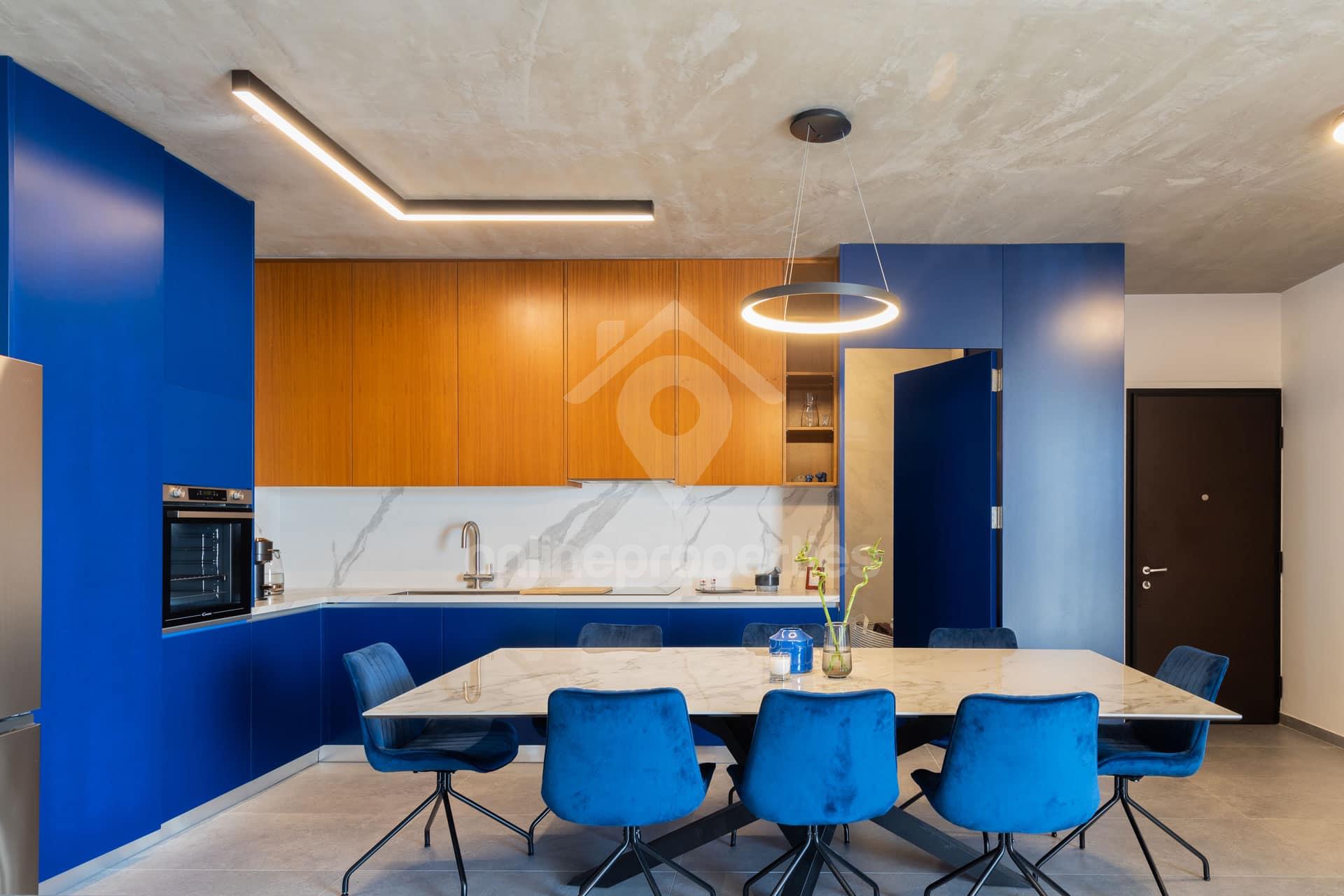 To change image, hover mouse over thumbnails below