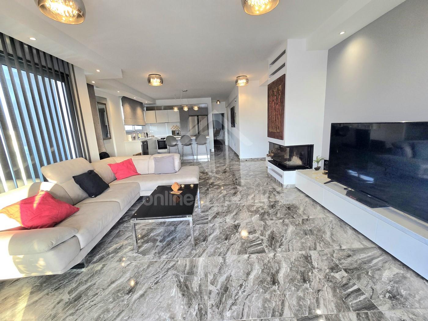 To change image, hover mouse over thumbnails below