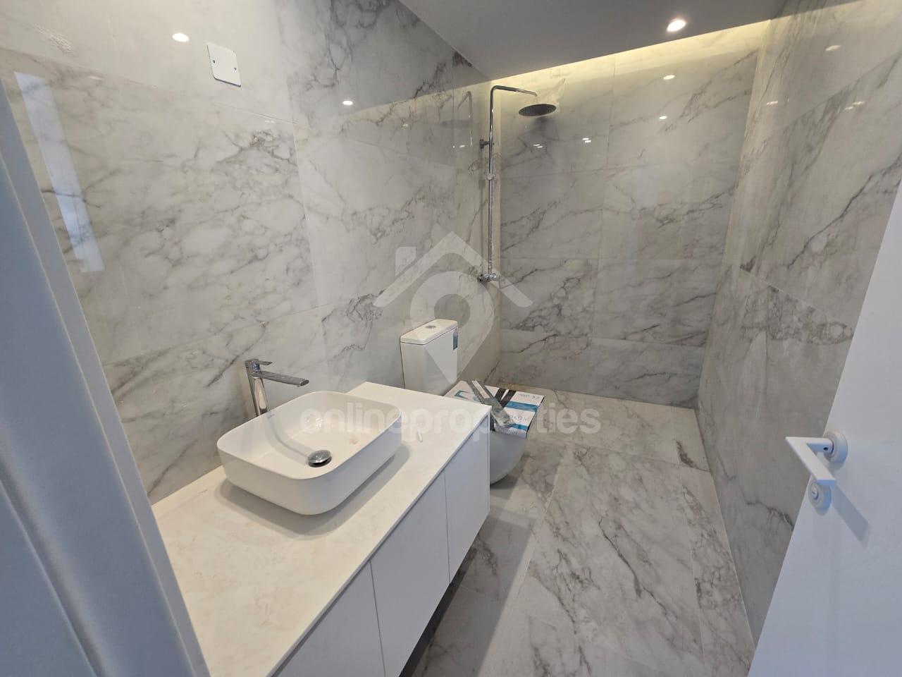 To change image, hover mouse over thumbnails below