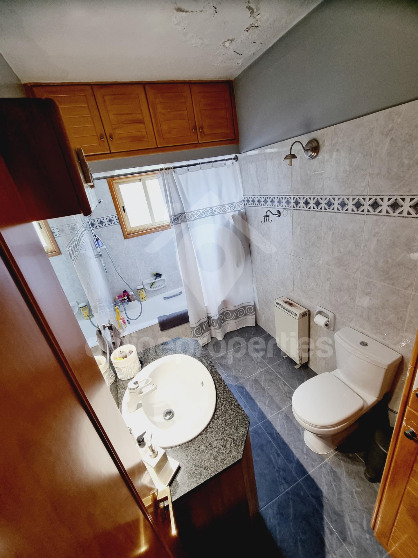 To change image, hover mouse over thumbnails below