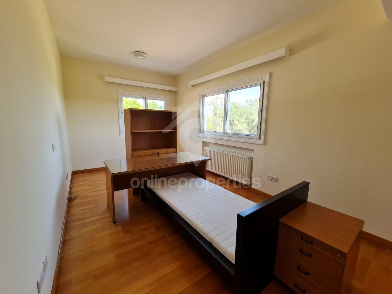 To change image, hover mouse over thumbnails below