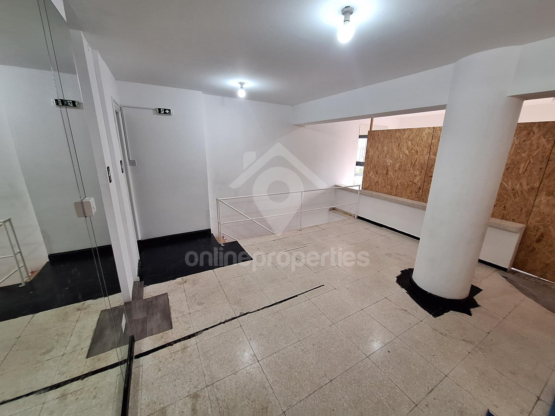 To change image, hover mouse over thumbnails below