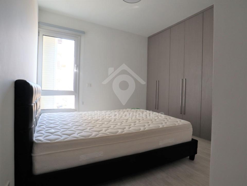 To change image, hover mouse over thumbnails below