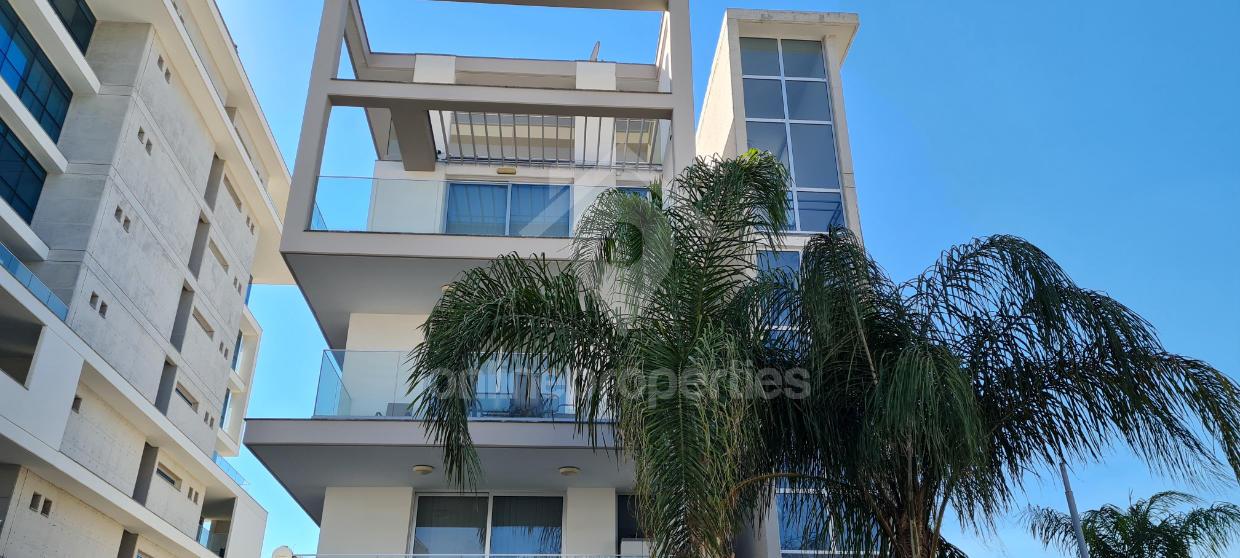 To change image, hover mouse over thumbnails below