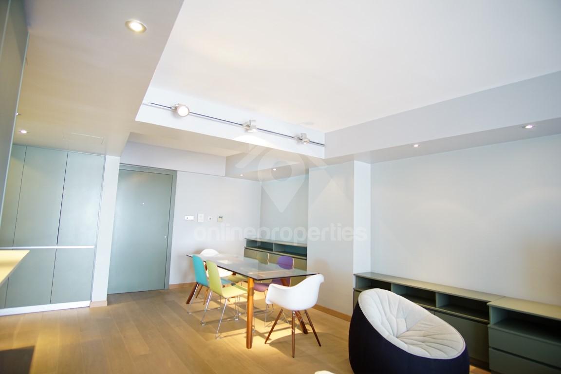 To change image, hover mouse over thumbnails below