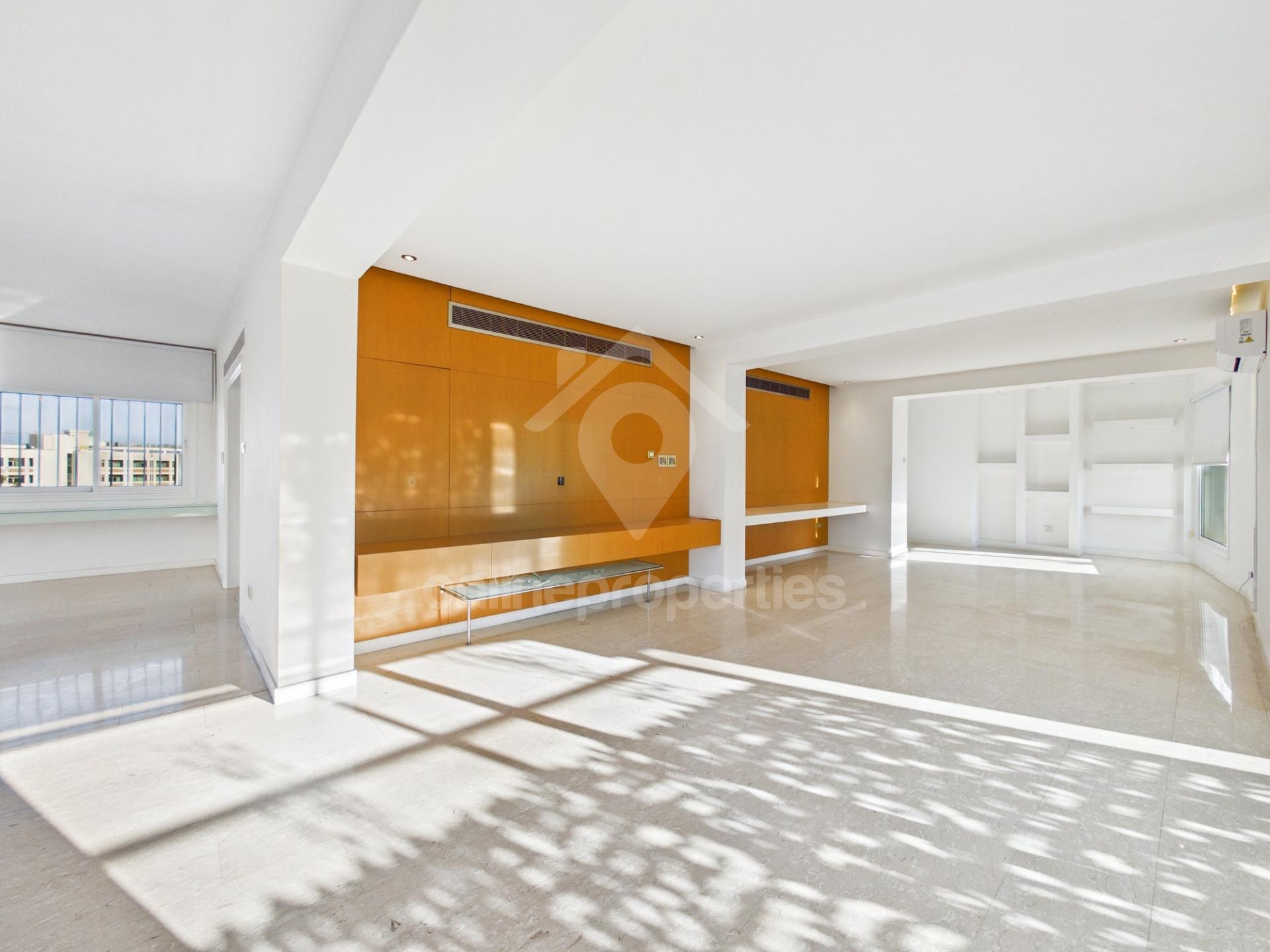 To change image, hover mouse over thumbnails below