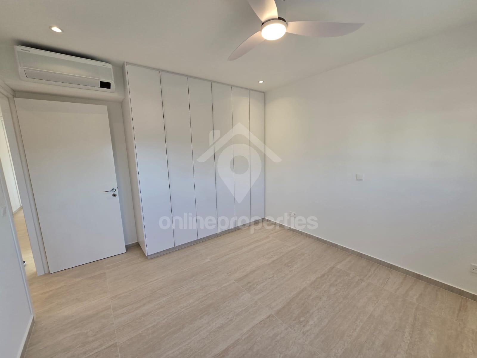 To change image, hover mouse over thumbnails below