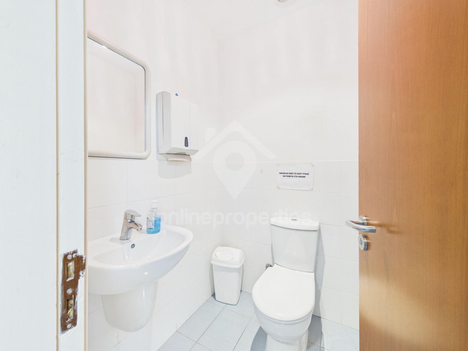 To change image, hover mouse over thumbnails below