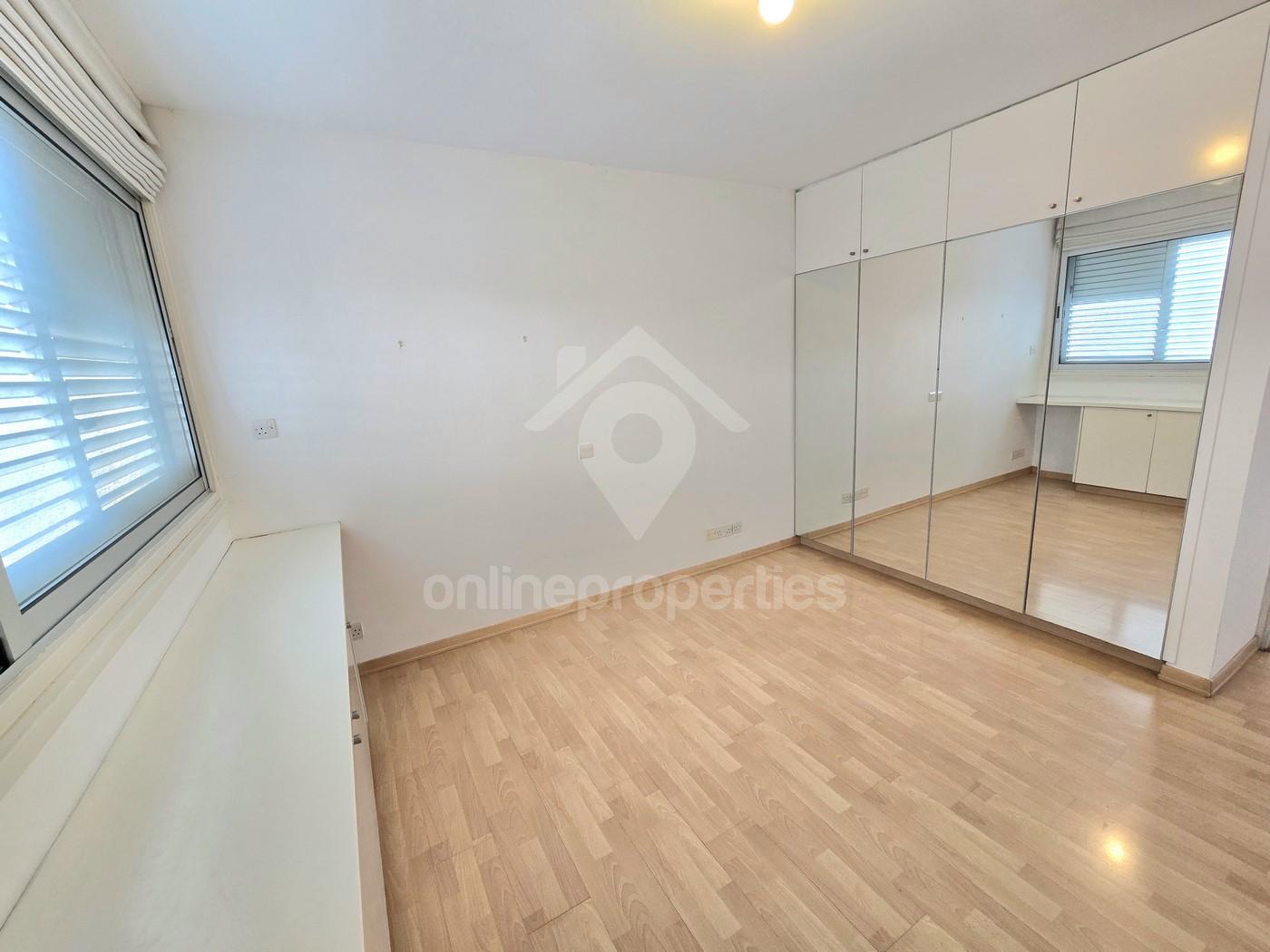 To change image, hover mouse over thumbnails below