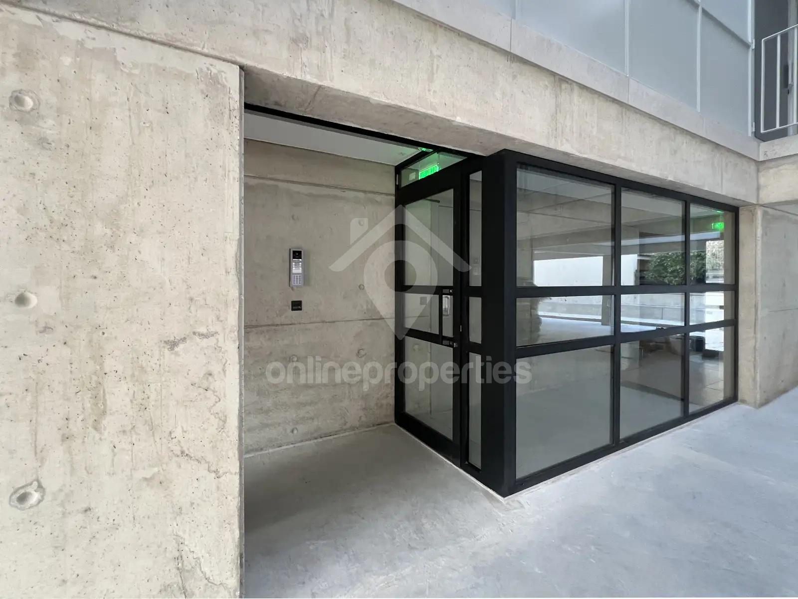 To change image, hover mouse over thumbnails below